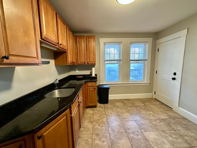 Building Photo - 4069 Washington St Unit 1