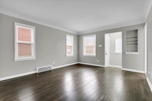 Photo - 11235 Portlance Ave