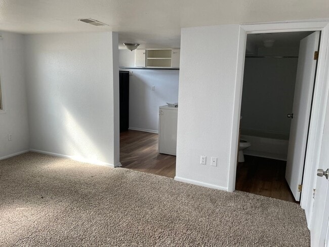 Photo - 820 W 25th St Unit 820 B