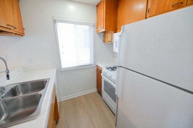 2715 Calle Del Comercio Unit #D