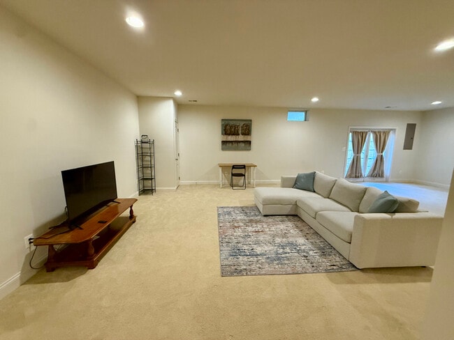 Photo - 43100 Barnstead Dr