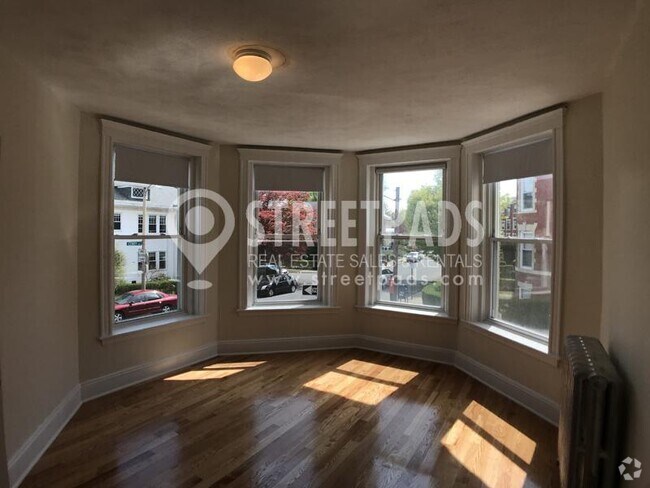 Building Photo - 3 bedroom in Boston MA 02135 Rental
