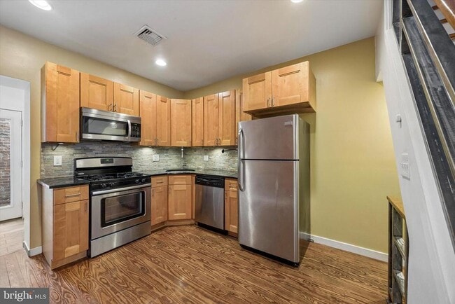 Photo - 2663 Martha St