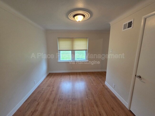 Photo - 204 Hawkesbury Dr