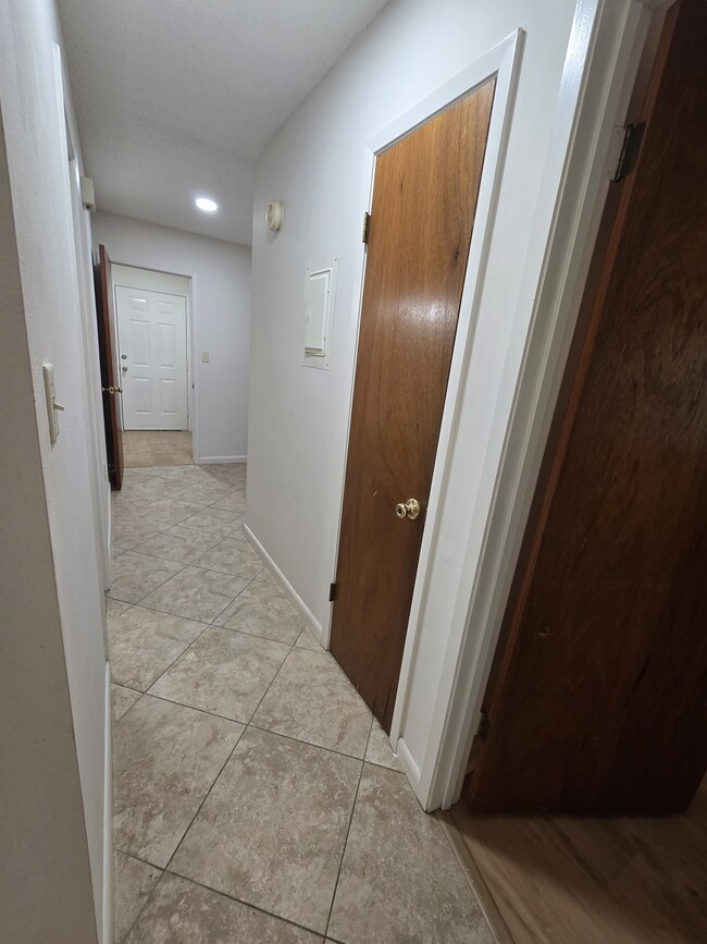Building Photo - 400 Tanglewood Dr Rental
