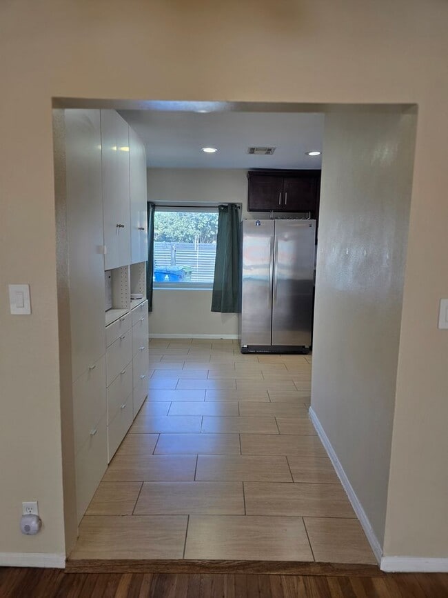 Photo - Beautiful 3-Bedroom, 3-Bath Home with Mode...