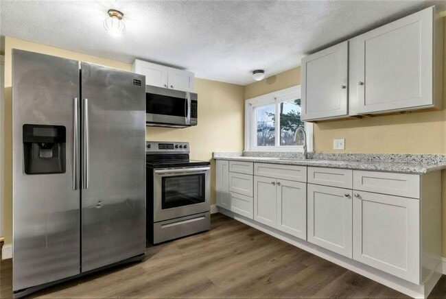 Building Photo - 24 Whipple Ave Unit 2