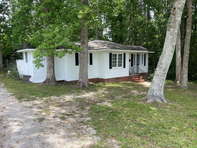 646 N Main St