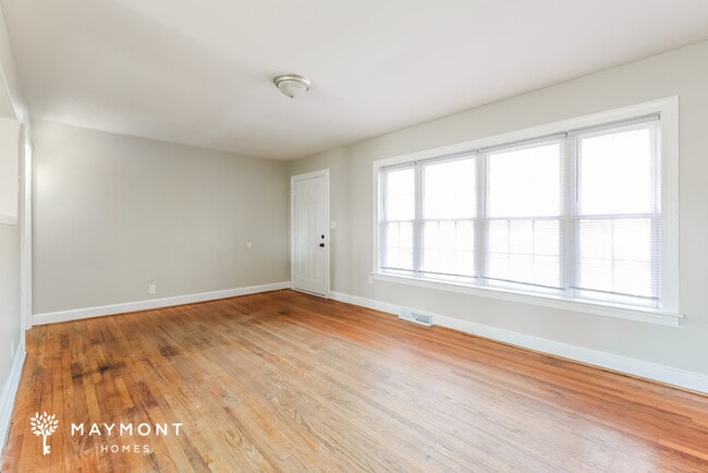 Photo - 224 S Wingate Rd