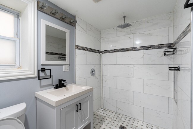 Photo - 4426 N Bernard St Unit 1b