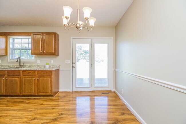 Photo - 3323 Meadowhill Dr