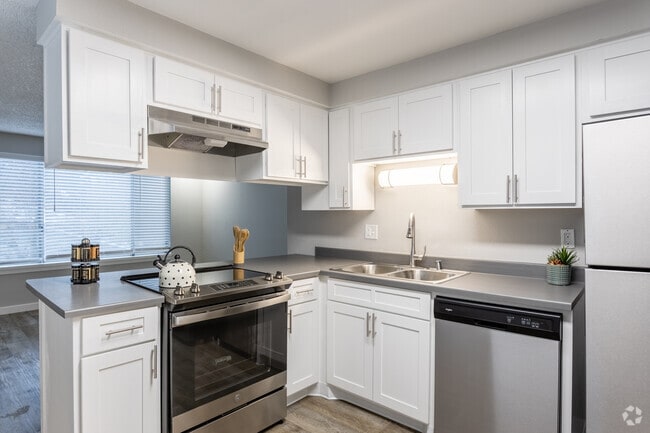 1BR, 1BA - 750SF