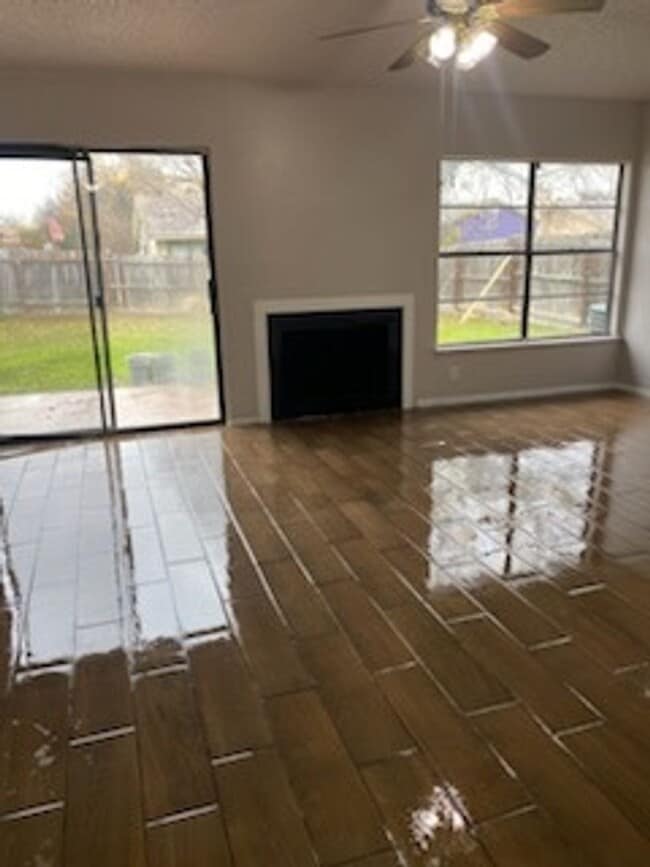 Photo - Large 3 bed 2 bath duplex