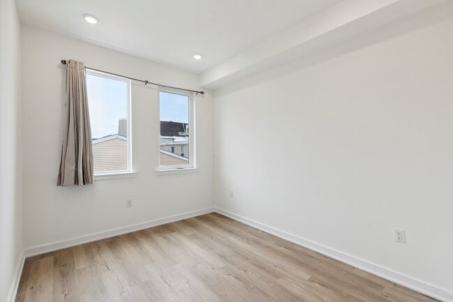 Photo - 1535 N Sydenham St Unit B