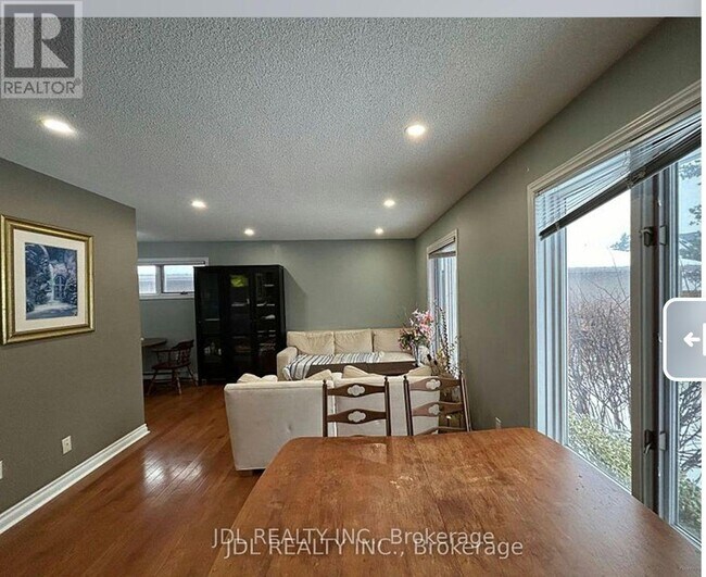 Photo - 110 Robinson St