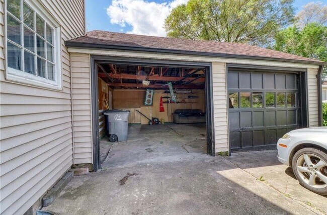 Photo - 5 bed 2 bath house close to Concordia and MSUM