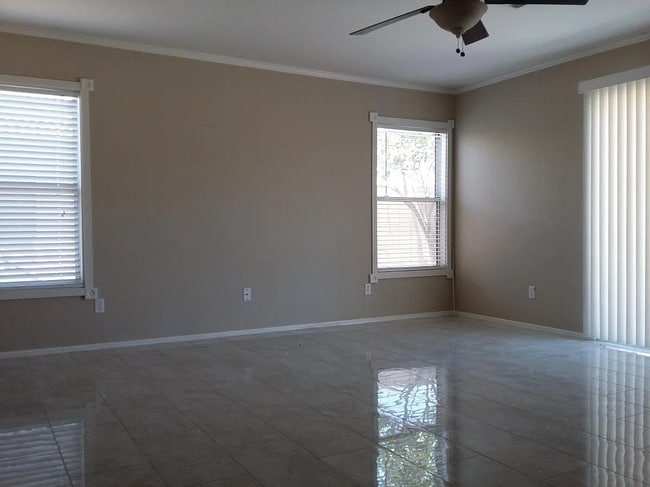 sala de estar - 12606 W Myer Ln