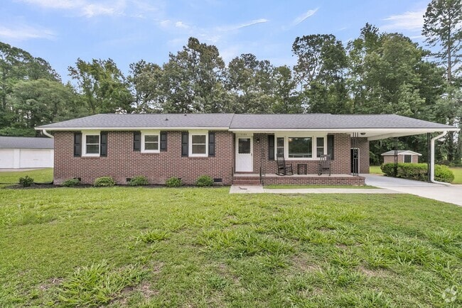 Building Photo - Convenient Country Living in this Spacious... Rental