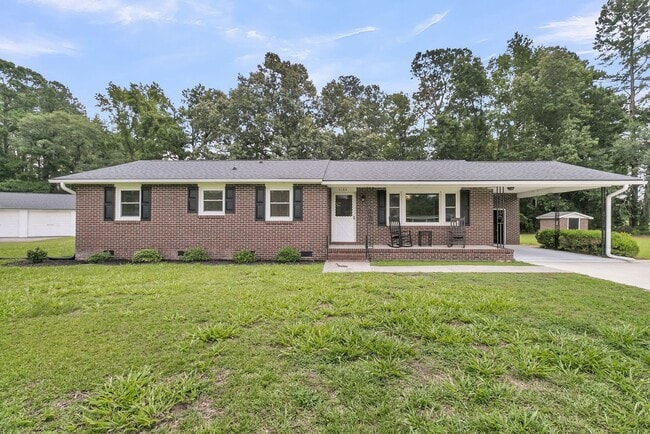 Convenient Country Living in this Spacious... - Convenient Country Living in this Spacious... House