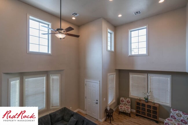 Photo - 3 Bedroom Furnished Home in Hidden Valley ...