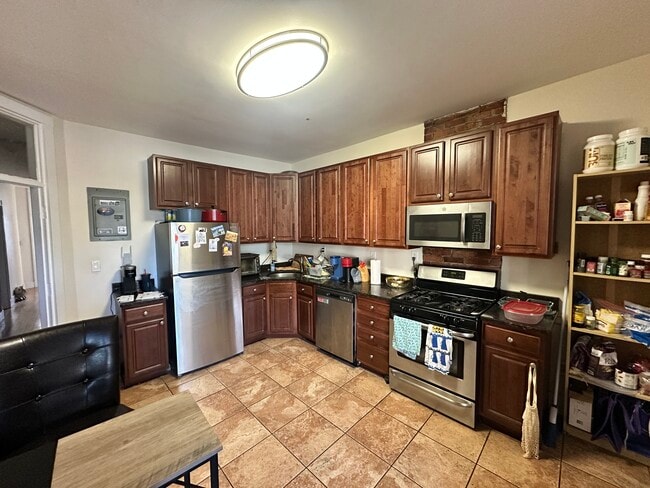 Building Photo - 71 Pontiac St Unit 2