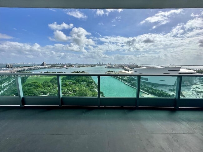 Photo - 900 Biscayne Blvd Unidad 2005