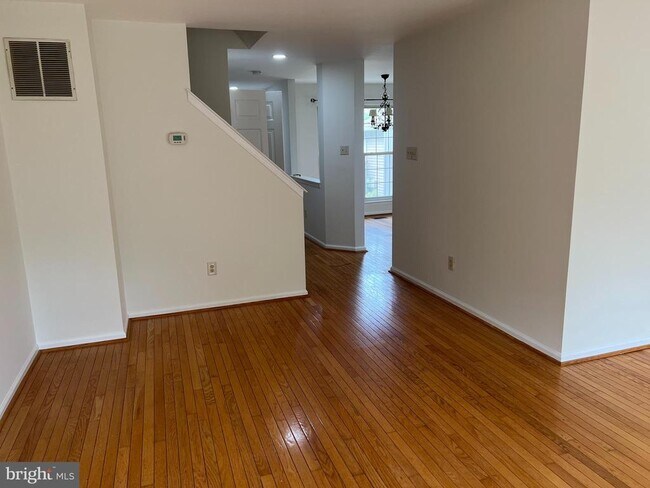 Photo - 121 Lewisville Ct