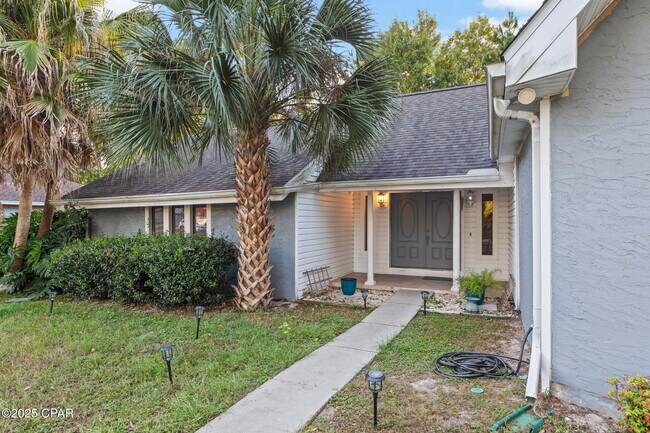 Photo - 301 Fairway Blvd