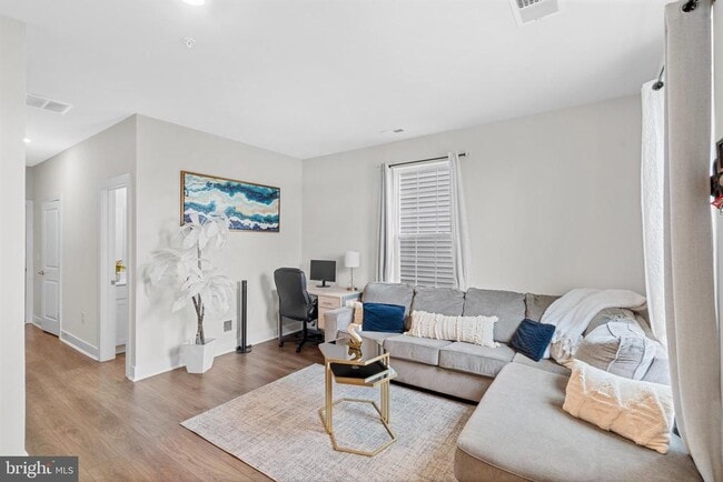 Photo - 204B Dock St