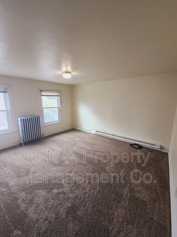 Photo - 810 Monroe St