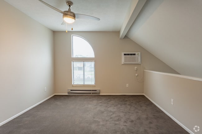 1 Bedroom, 1 Bath Loft 700 sq. ft.