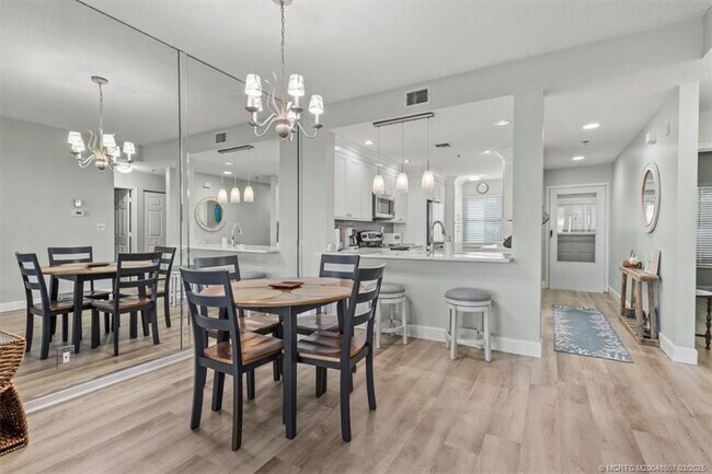 Photo - 6082 SE Landing Way Unidad 7