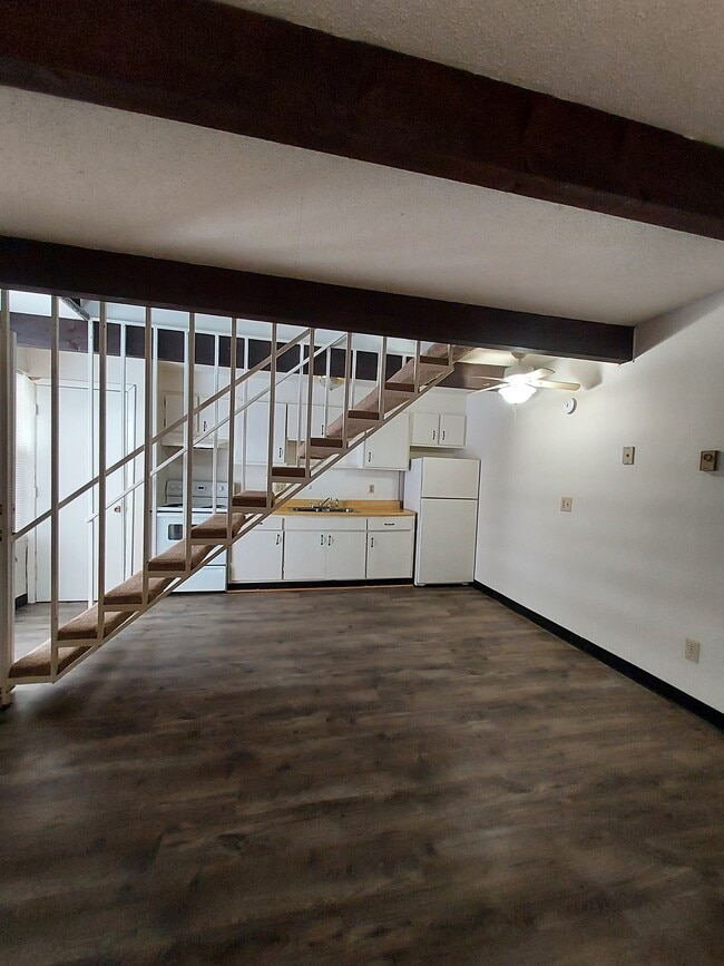 Building Photo - 47 Spring St Unit B