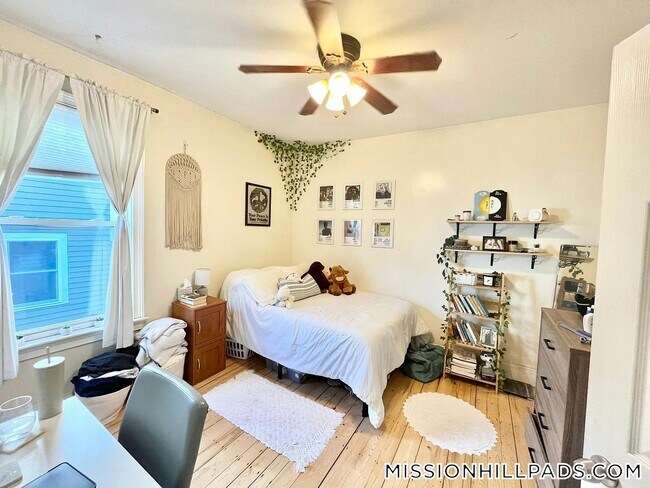 731 Parker St Unit 2