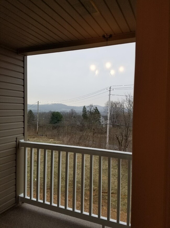 Photo - Hummelstown, 2 Bedroom 2 Bath Garden Home!