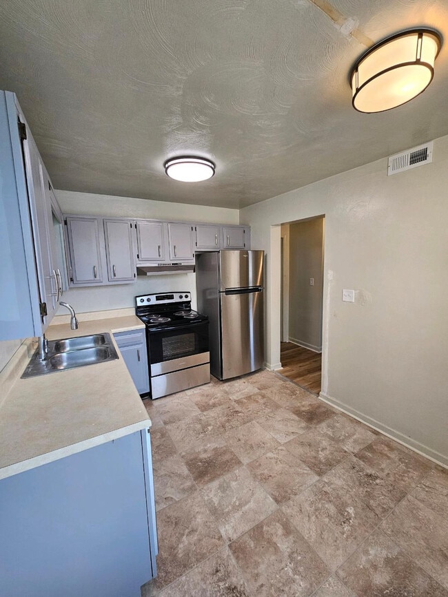 Photo - 1222-1224 Maple Ave SW