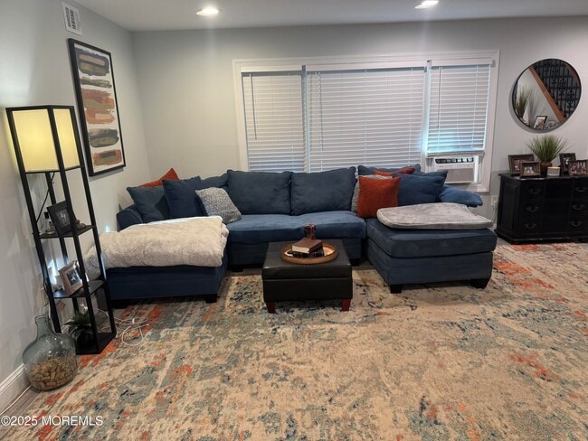 Photo - 28 Irongate Ln