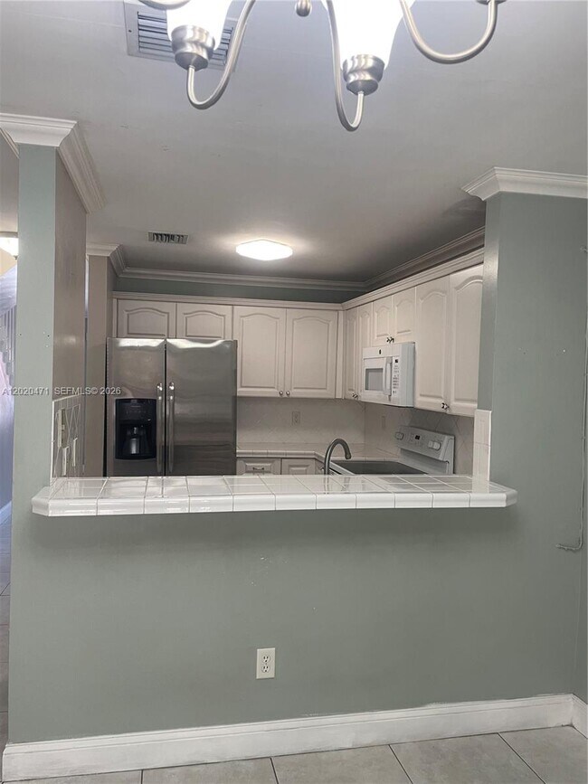Photo - 655 W 68th St