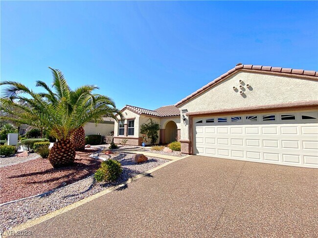 Photo - 2163 Fairweather St