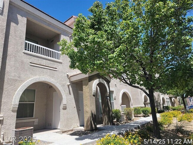 Photo - POPULAR FLOORPLAN IN A DESIREABLE GATED CO...