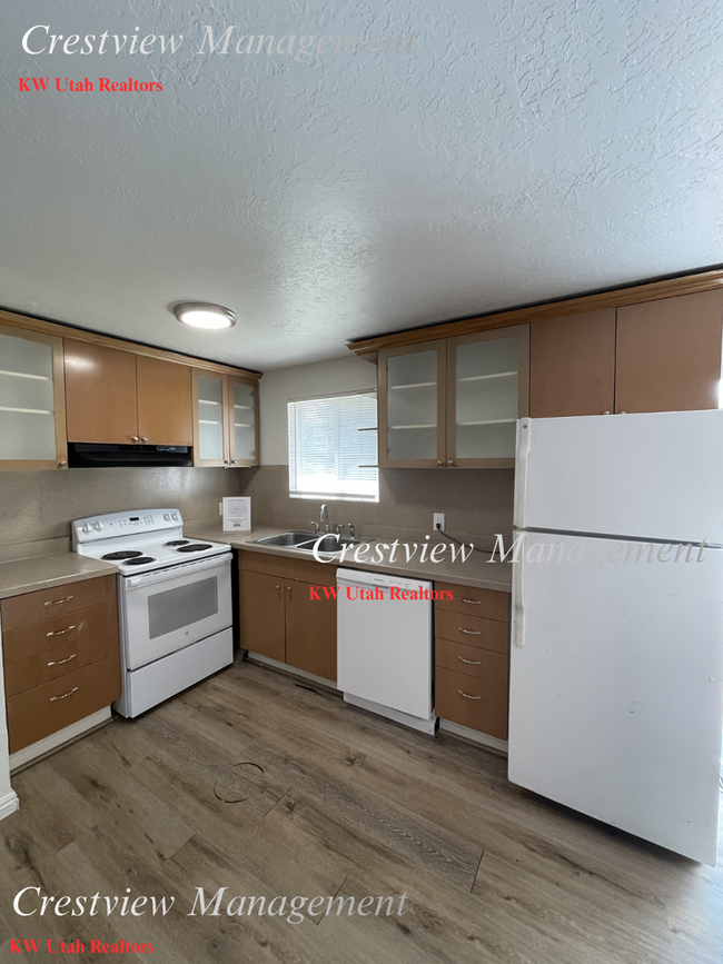 Photo - Spacious Home in Magna – Convenient Location! 1st month's rent free!