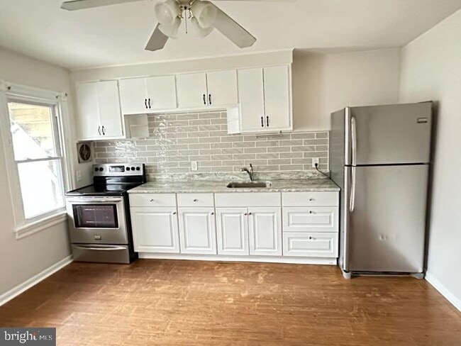 Building Photo - 33-33 Carroll Ave Unit B Rental
