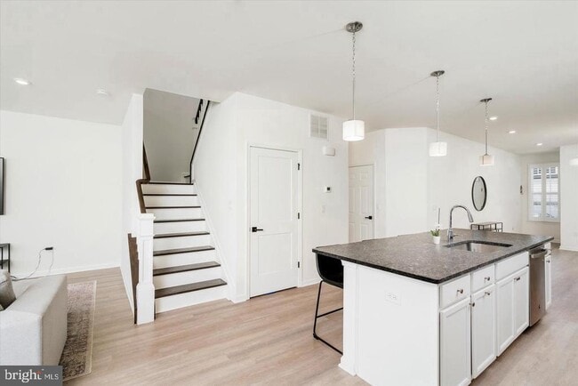 Photo - 3327 Poplar Pl