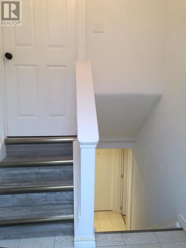 Photo - 349 Browndale Crescent