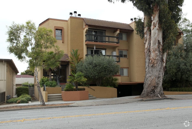Photo - 1056 El Camino Real Apartments