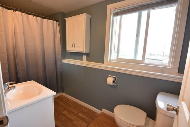 Photo - 222 Ridgeway Dr