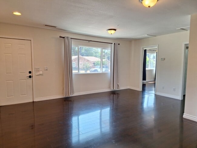 Photo - 2541 Gardi St