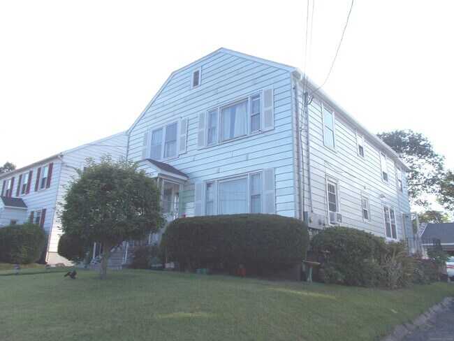 Building Photo - 479 Hill St Rental