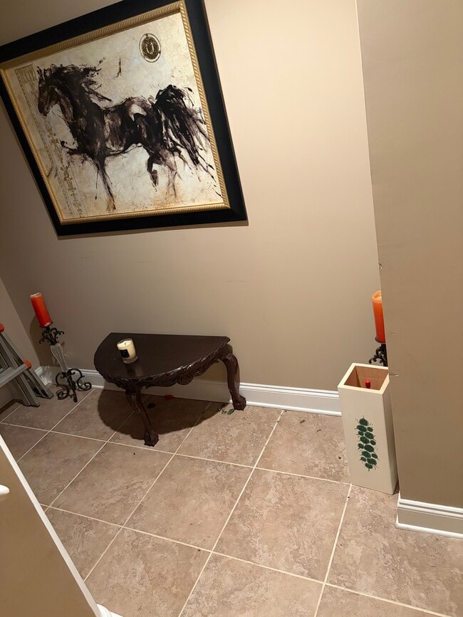 Photo - 2385 Sainsbury Dr NW