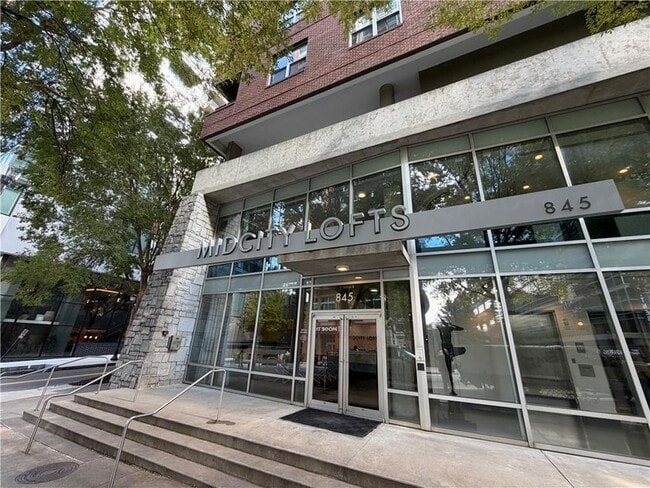 Building Photo - 845 Spring St NW Unit 524